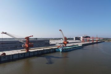 小清河章丘港迎来重载航行第一单