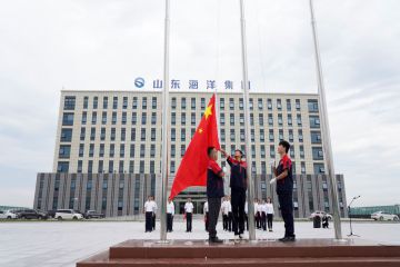 海河港口集中举行“同升一面旗 共祝祖国好”迎国庆升国旗仪式